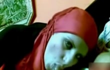Arab slut with red hijab gives blowjob